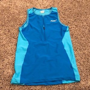Women’s performance tri top